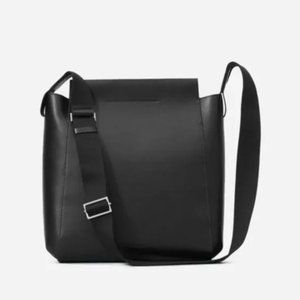 Everlane The Form Black Leather Messenger Bag Crossbody Adjustable Strap Italy